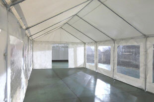 Porte de 1,50m sur un des pignons de notre tente de réception événementielle de 5x8m