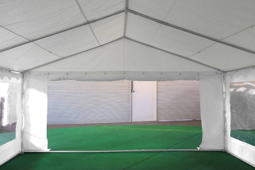 Porte de 1,50m sur un des pignons de notre tente de réception événementielle de 5x12m